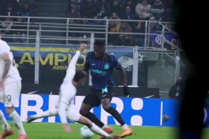 前途无量！国米官推：这是属于博尼的20秒